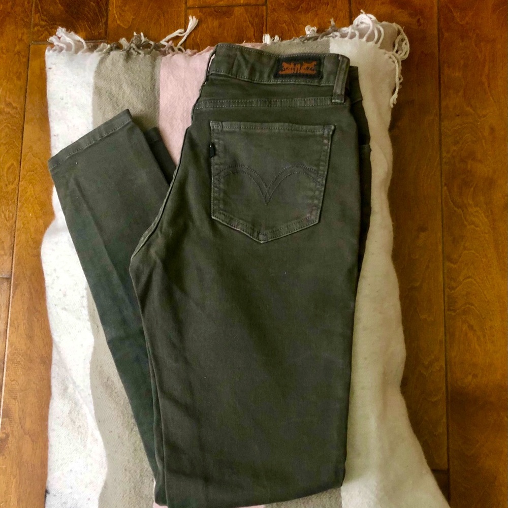 EXCELLENT CONDITION LEVI’S 535 gray jeans 9 M